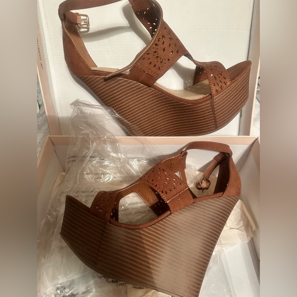Wedge heels